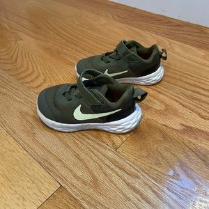 Nike toddler Revolution sneakers size 7